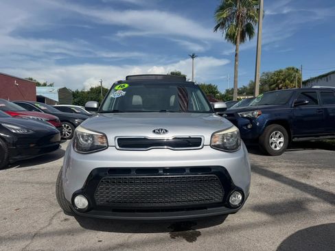 Used 2016 Kia Soul + w/ Primo Package FWD image 2