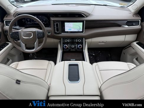 Used 2023 GMC Yukon XL Denali AWD/4WD image 2