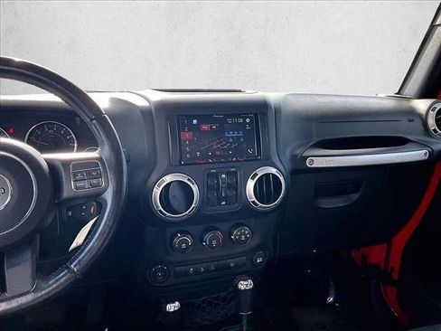 Used 2016 Jeep Wrangler Unlimited Rubicon w/ Connectivity Group image 8