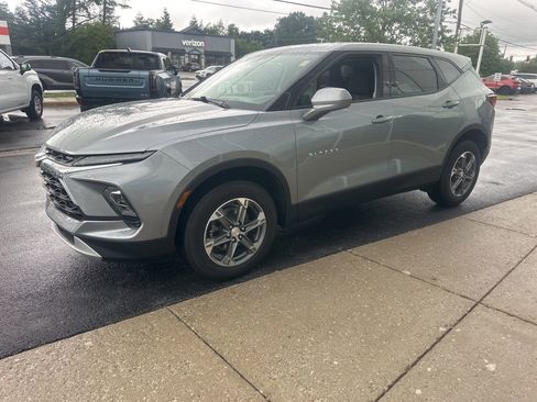 Used 2025 Chevrolet Blazer LT FWD image 6