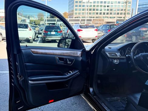 Used 2014 Mercedes-Benz E 350 4MATIC Sedan image 9