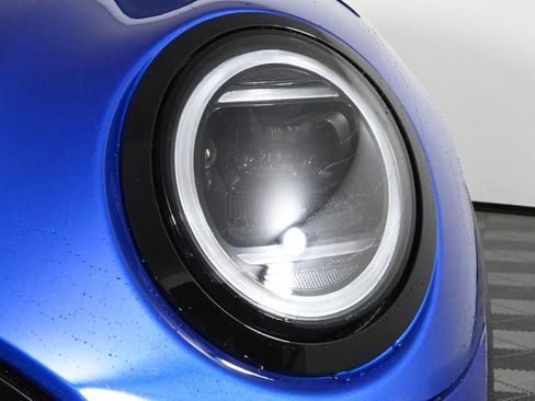 Used 2025 MINI Cooper 2-Door Hardtop image 11