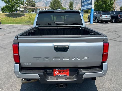 Used 2024 Toyota Tacoma SR5 w/ SR5 Upgrade Package AWD/4WD image 10