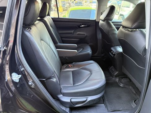 Used 2020 Toyota Highlander XLE FWD image 20