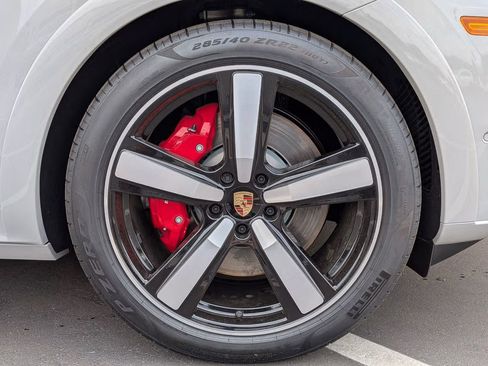 Certified 2025 Porsche Cayenne S AWD/4WD image 12