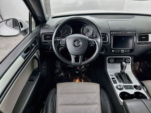 Used 2017 Volkswagen Touareg Wolfsburg Edition AWD/4WD image 23