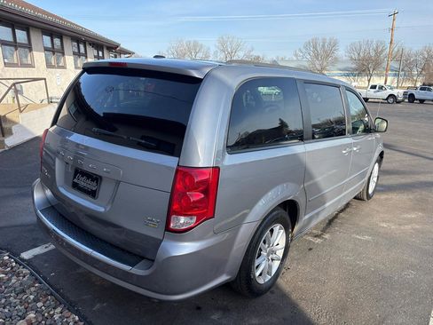 Used 2014 Dodge Grand Caravan SXT image 3