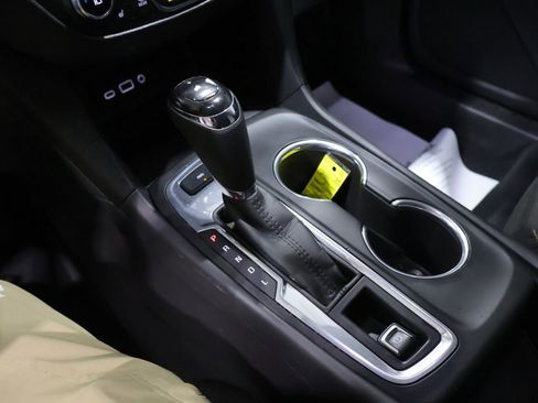 Used 2021 Chevrolet Equinox LT image 28