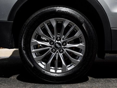 Used 2025 Cadillac XT4 Premium Luxury image 16