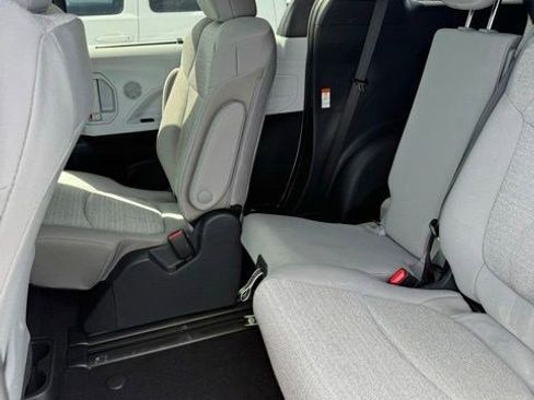 Used 2026 Toyota Sienna LE FWD image 8