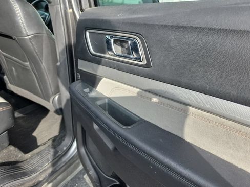 Used 2017 Ford Explorer XLT w/ Equipment Group 202A AWD/4WD image 25