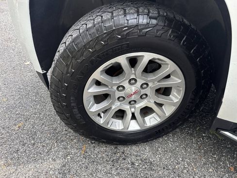 Used 2017 GMC Yukon XL SLT AWD/4WD image 33