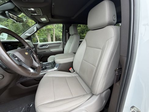 Used 2023 Chevrolet Silverado 1500 LTZ w/ LTZ Premium Package AWD/4WD image 17
