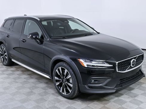 Certified 2024 Volvo V60 B5 Cross Country Ultimate image 28