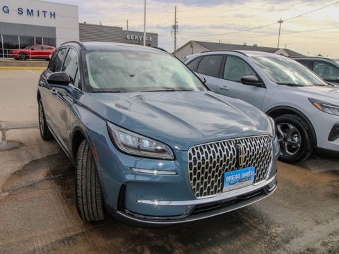 Used 2026 Lincoln Corsair Premiere image 2