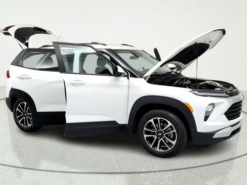 Used 2024 Chevrolet TrailBlazer LT AWD/4WD image 14
