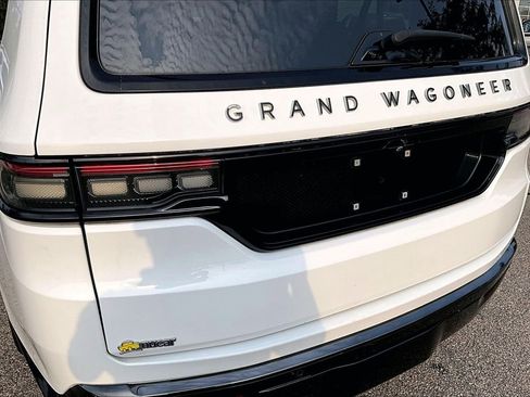 Used 2024 Jeep Grand Wagoneer L Series II AWD/4WD image 27