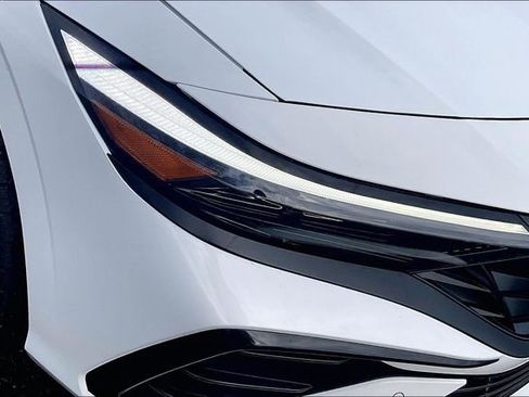 Certified 2024 Hyundai Elantra Limited image 29