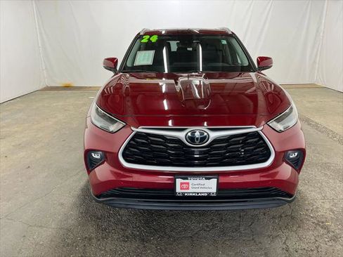 Certified 2024 Toyota Highlander XLE image 1