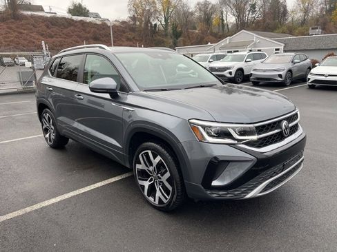 Certified 2022 Volkswagen Taos SEL w/ Panoramic Sunroof Package image 4