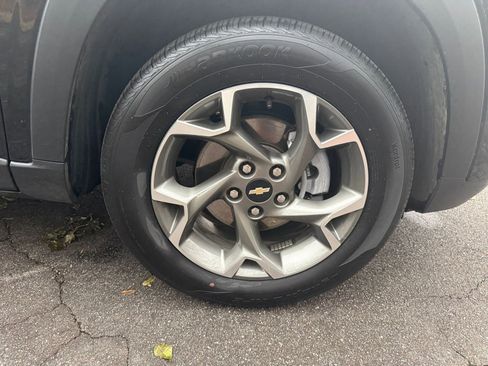 Used 2025 Chevrolet Trax LT image 28