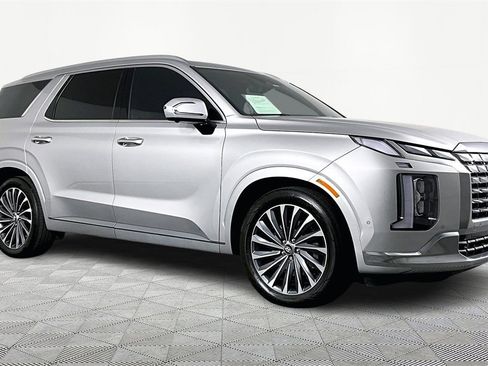 Used 2024 Hyundai Palisade Calligraphy image 3