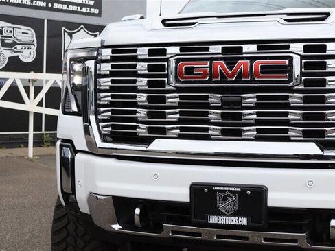 Used 2025 GMC Sierra 3500 Denali w/ Denali Reserve Package AWD/4WD image 10