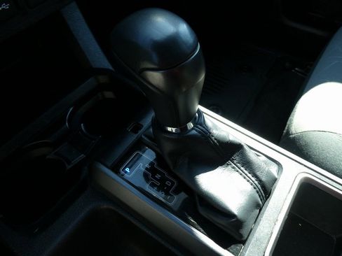 Used 2022 Toyota Tacoma TRD Off-Road w/ Technology Package image 30