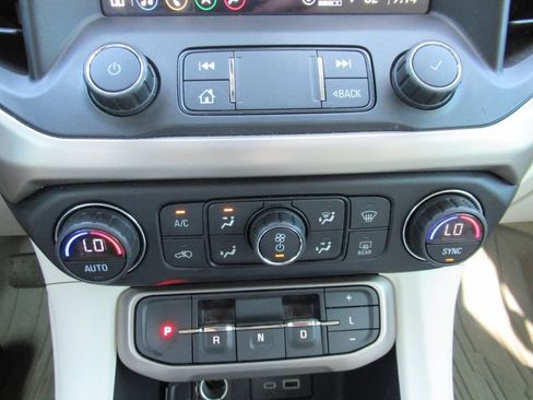 Used 2021 GMC Acadia Denali w/ Denali Technology Package FWD image 28