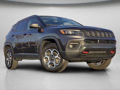 Used 2022 Jeep Compass Trailhawk w/ Trailhawk Elite Group image 2