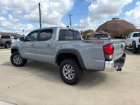 Used 2018 Toyota Tacoma TRD Off-Road AWD/4WD image 5