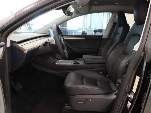 Used 2024 Tesla Model Y Long Range RWD image 12