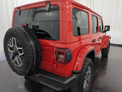 Used 2024 Jeep Wrangler Unlimited Sahara image 7