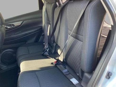 Used 2019 Nissan Rogue SV image 32