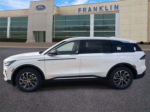 New 2026 Lincoln Nautilus Premier image 4