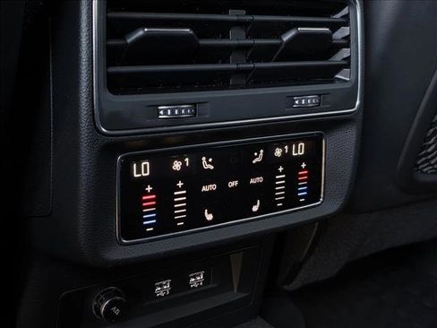 Used 2019 Audi Q8 Premium Plus w/ Premium Plus image 19