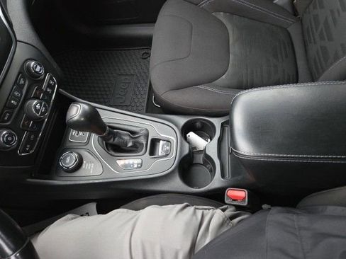 Used 2020 Jeep Cherokee Latitude w/ Comfort & Convenience Group image 60