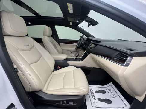 Used 2017 Cadillac XT5 Premium Luxury image 9