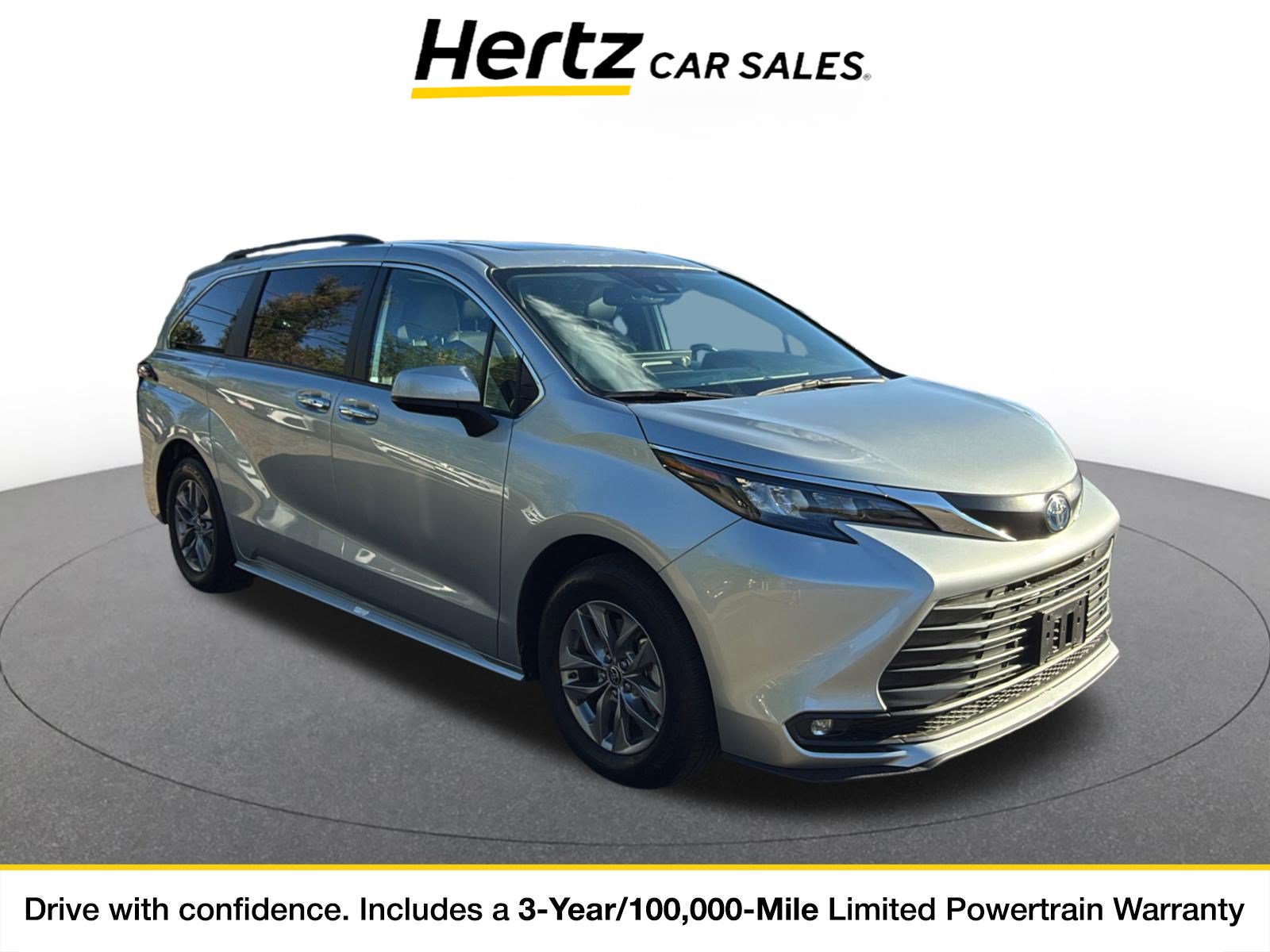 Used 2025 Toyota Sienna XLE FWD image 1