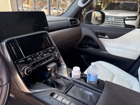 Used 2022 Lexus LX 600 4WD w/ Appearance Package image 25