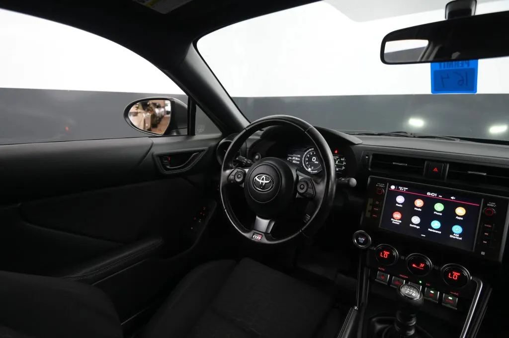 Used 2022 Toyota GR86 w/ ALL Weather Mat Package (TMS) RWD image 29