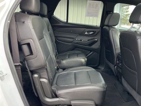 Used 2022 Chevrolet Traverse LT w/ LT Premium Package AWD/4WD image 36