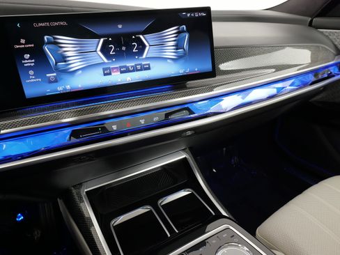 Used 2024 BMW 740i RWD image 49
