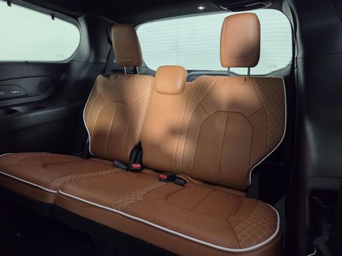 New 2026 Chrysler Pacifica Pinnacle w/ Trailer Tow Group image 12