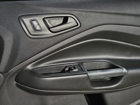 Used 2018 Ford Escape S image 9