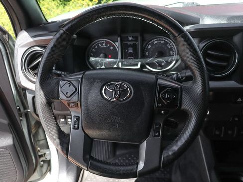 Used 2023 Toyota Tacoma TRD Off-Road w/ Technology Package RWD image 23