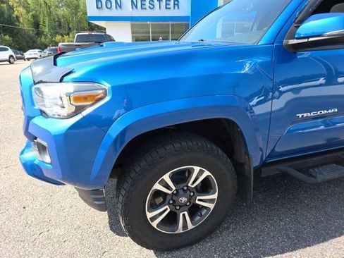 Used 2017 Toyota Tacoma TRD Sport AWD/4WD image 37