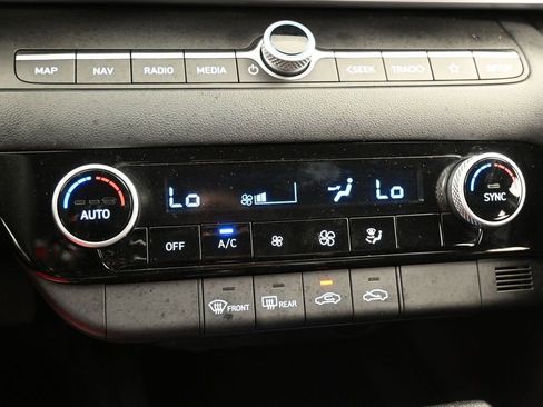 Used 2024 Hyundai Elantra SEL FWD image 20