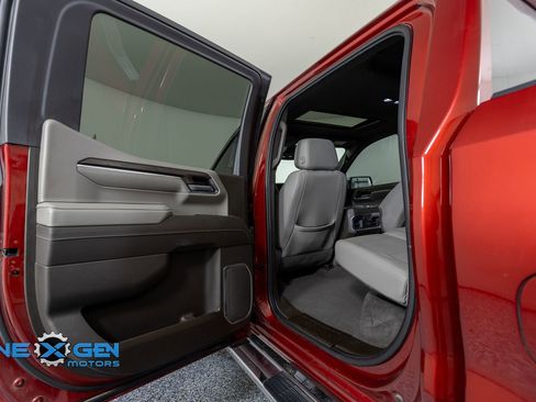 Used 2023 GMC Sierra 1500 SLT image 24