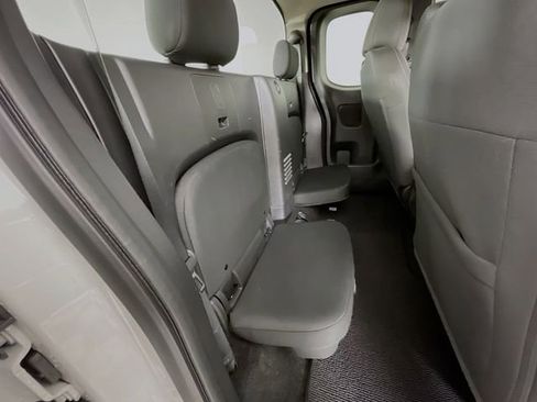 Used 2025 Nissan Frontier SV RWD image 26